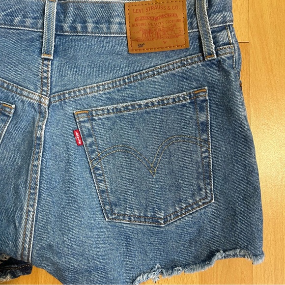 Levi's 550 Cutoffs Size 6 Denim Shorts Zip Fly - Picture 9 of 9